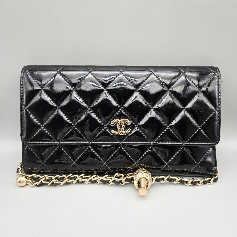 🖤CHANEL Black Quilted Patent Leather  Clutch/Wallet🖤